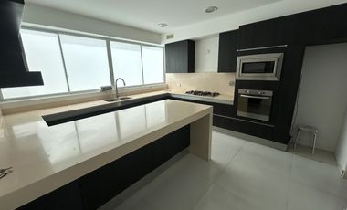 ESPECTACULAR TRIPLEX DE 4 DORMITORIOS, FRENTE AL OLIVAR DE SAN ISIDRO