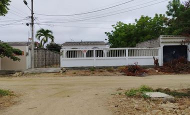 @En Venta Casa Con Salida a dos calles Ballenita Santa Elena