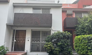 Townhouse en renta, con ubicación privilegiada, junto a Punto Valle