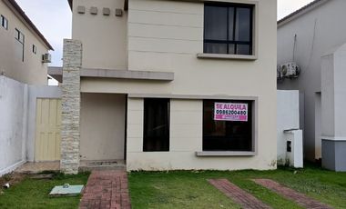 En alquiler casa de 3 dormitorios en Urb.Ciudad Celeste.(GC)