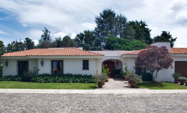 Casa con amplias áreas verdes Rancho Santa Anita