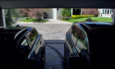 Casa con amplias áreas verdes Rancho Santa Anita