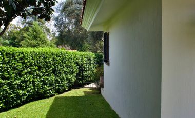 Casa con amplias áreas verdes Rancho Santa Anita