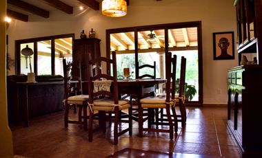 Casa con amplias áreas verdes Rancho Santa Anita