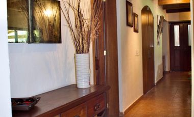 Casa con amplias áreas verdes Rancho Santa Anita