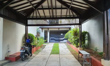 House For Rent, with Big Pool and Garden - Location Cipete, Jakarta Selatan