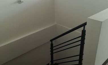 ARRIENDO APARTAMENTO DUPLEX FRENTE A UNICENTRO