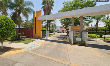 CASA DE OPORTUNIDAD EN TLAQUEPAQUE DE REMATE BANCARIO EN ARROYO SECO DE 138 MTS 2 EN COTO