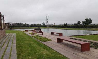 Oportunidad Única: Terreno de 300 m² con Jardín en Condominio Exclusivo en Asia