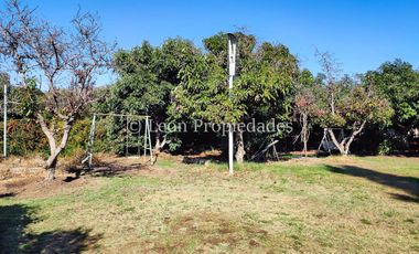 Leon Propiedades vende sitio con casa y un departamento en sector Lo Águila, Curacaví.