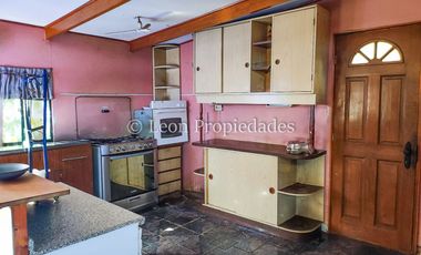 Leon Propiedades vende sitio con casa y un departamento en sector Lo Águila, Curacaví.