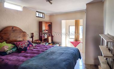 Leon Propiedades vende sitio con casa y un departamento en sector Lo Águila, Curacaví.