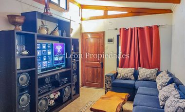 Leon Propiedades vende sitio con casa y un departamento en sector Lo Águila, Curacaví.