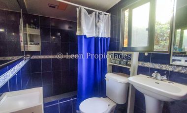 Leon Propiedades vende sitio con casa y un departamento en sector Lo Águila, Curacaví.