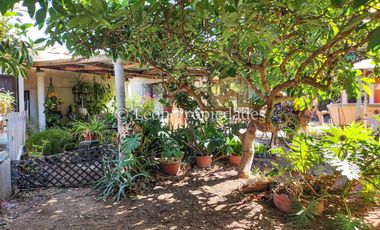 Leon Propiedades vende sitio con casa y un departamento en sector Lo Águila, Curacaví.