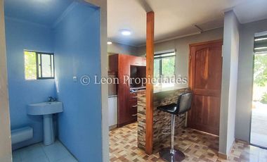 Leon Propiedades vende sitio con casa y un departamento en sector Lo Águila, Curacaví.