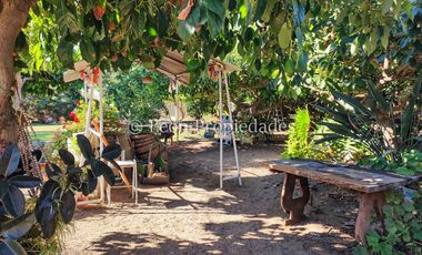 Leon Propiedades vende sitio con casa y un departamento en sector Lo Águila, Curacaví.