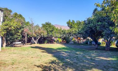 Leon Propiedades vende sitio con casa y un departamento en sector Lo Águila, Curacaví.