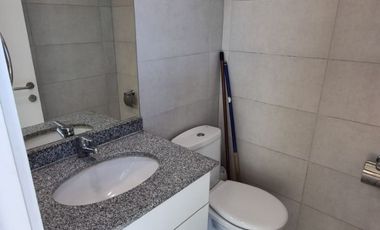 Oficina centro plaza (cochrane entre anibal pinto y caupolican) recepcion, gran privado, 2 baños y 1 estacionamiento