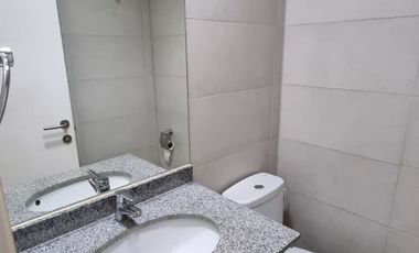Oficina centro plaza (cochrane entre anibal pinto y caupolican) recepcion, gran privado, 2 baños y 1 estacionamiento