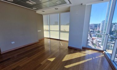 Oficina centro plaza (cochrane entre anibal pinto y caupolican) recepcion, gran privado, 2 baños y 1 estacionamiento