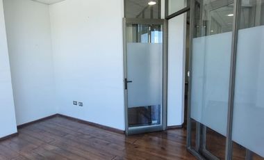 Se arrienda amplia y moderna oficina ubicado en el 6 piso del EDIFICIO CENTRO PLAZA, COCHRANE 635, CONCEPCION