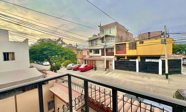 Casa De 3 Pisos Cerca A Plaza Bandera Y Parque Enrejado