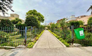 Casa De 3 Pisos Cerca A Plaza Bandera Y Parque Enrejado