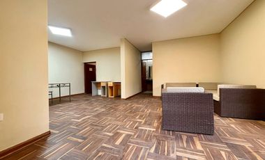 Casa De 3 Pisos Cerca A Plaza Bandera Y Parque Enrejado