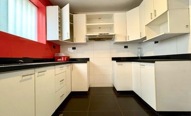 Casa De 3 Pisos Cerca A Plaza Bandera Y Parque Enrejado