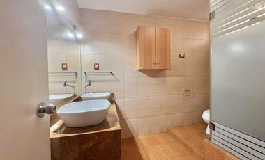 Casa De 3 Pisos Cerca A Plaza Bandera Y Parque Enrejado