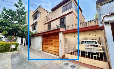 Casa De 3 Pisos Cerca A Plaza Bandera Y Parque Enrejado