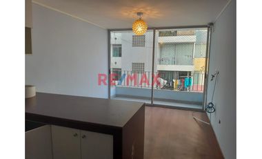 Alquiler De Minidepartamento Con Estacionamiento En Breña (7° Piso)