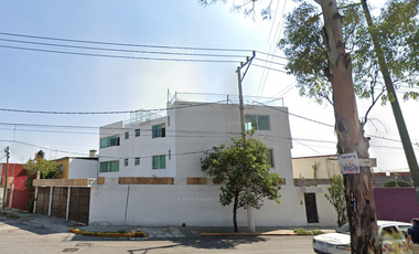 ¡Casa Remodelada de 4 Niveles con Estilo Minimalista y Gran Potencial de Renta!