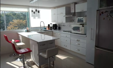 ¡Casa Remodelada de 4 Niveles con Estilo Minimalista y Gran Potencial de Renta!