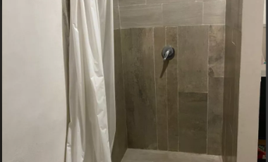 ¡Casa Remodelada de 4 Niveles con Estilo Minimalista y Gran Potencial de Renta!