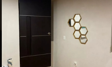¡Casa Remodelada de 4 Niveles con Estilo Minimalista y Gran Potencial de Renta!