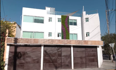 ¡Casa Remodelada de 4 Niveles con Estilo Minimalista y Gran Potencial de Renta!