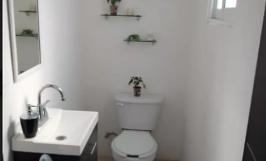 ¡Casa Remodelada de 4 Niveles con Estilo Minimalista y Gran Potencial de Renta!