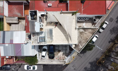 ¡Casa Remodelada de 4 Niveles con Estilo Minimalista y Gran Potencial de Renta!