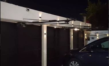 ¡Casa Remodelada de 4 Niveles con Estilo Minimalista y Gran Potencial de Renta!