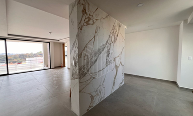 ESPECTACULAR CASA DE DOS NIVELES EN PREVENTA CON JARDÍN PLANO EN BOSQUE ESMERALDA.