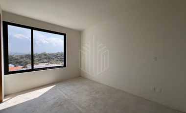 ESPECTACULAR CASA DE DOS NIVELES EN PREVENTA CON JARDÍN PLANO EN BOSQUE ESMERALDA.