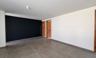 ESPECTACULAR CASA DE DOS NIVELES EN PREVENTA CON JARDÍN PLANO EN BOSQUE ESMERALDA.