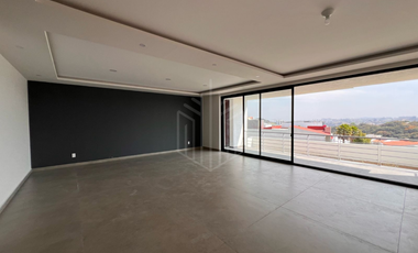 ESPECTACULAR CASA DE DOS NIVELES EN PREVENTA CON JARDÍN PLANO EN BOSQUE ESMERALDA.