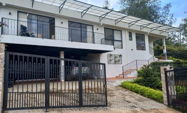 SE VENDE CASA EN CONJUNTO CERRADO EN MONIQUIRA