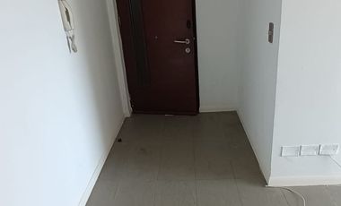 Venta de departamento cercano a estación de metro Plaza Chacabuco. Edificio Hipódromo Chile 1640 Piso 4  (2d 1b).