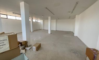 Renta bodega con punto de venta sobre av adolfo lópez mateos a unos pasos de av madero poniente