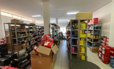Renta bodega con punto de venta sobre av adolfo lópez mateos a unos pasos de av madero poniente