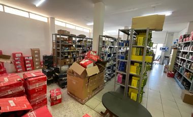 Renta bodega con punto de venta sobre av adolfo lópez mateos a unos pasos de av madero poniente
